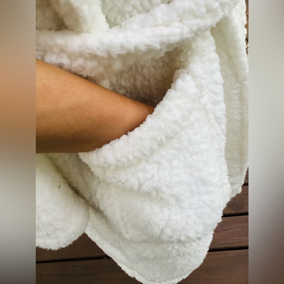 Pottery Barn Robe 🌷🌷 - Picture 3 of 5